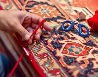 خدمات تخصصی و حرفه ای رفوی فرش در قالیشویی سردار جنگل 